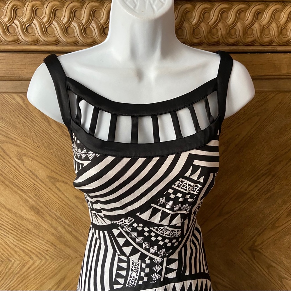 Donna Ricco black geo print cutout skater dress - Picture 5 of 6